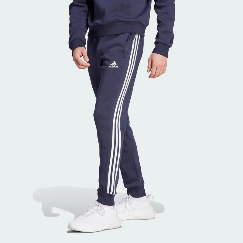 ADIDAS Essentials Fleece 3-Stripes Tapered Cuff Broek 3 ADIDAS Essentials Fleece 3-Stripes Tapered Cuff Broek